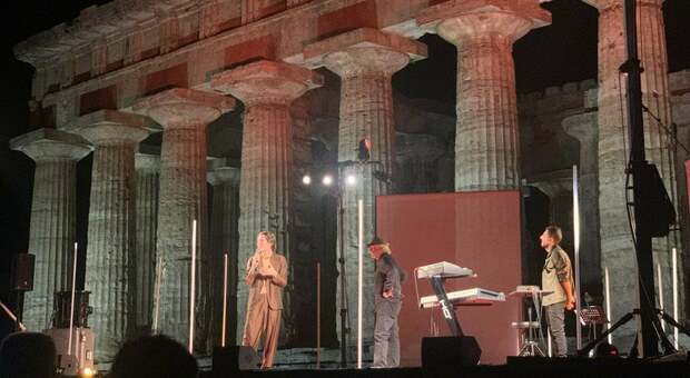 «Musica e Parole 2022», il Parco Archeologico di Paestum teatro di concerti: Vecchioni, Capossela, Malika Ayane e tanti altri
