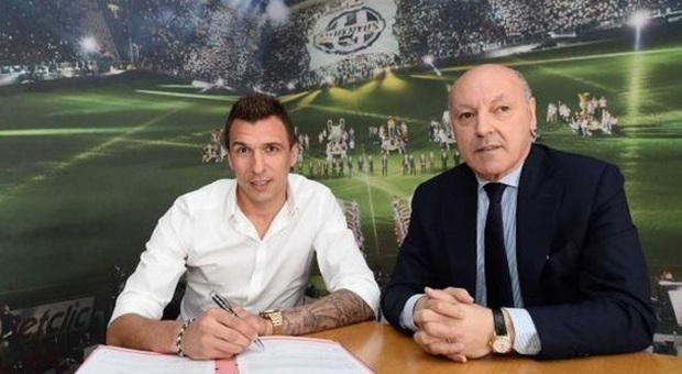Juve, Mandzukic firma per 4 anni: "Farò del ​mio meglio". È costato 19 mln più 2 di bonus