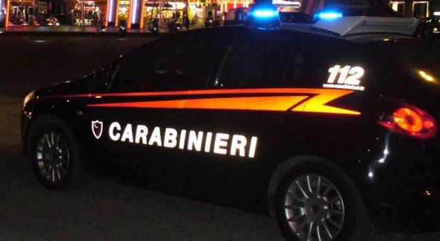 Pesaro, gli ritrovano l'auto rubata: è in un campo piena di refurtiva