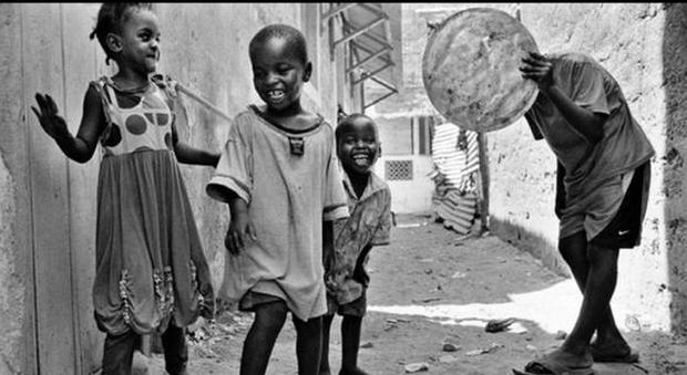 Francesco Montanari presenta "Tales of Lamu", i bambini del Kenya raccontati e fotografati in un libro.