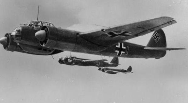 Mosca, gaffe per la festa della vittoria sovietica: sui manifesti i piloti della Luftwaffe