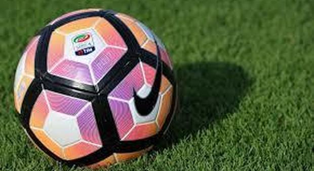Serie A, anticipi e posticipi dalla 3/a alla 18/a giornata. Il derby capitolino alle 15 del 4 dicembre