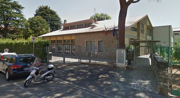 Prato, mamma con due bambini investiti davanti a scuola: feriti gravemente
