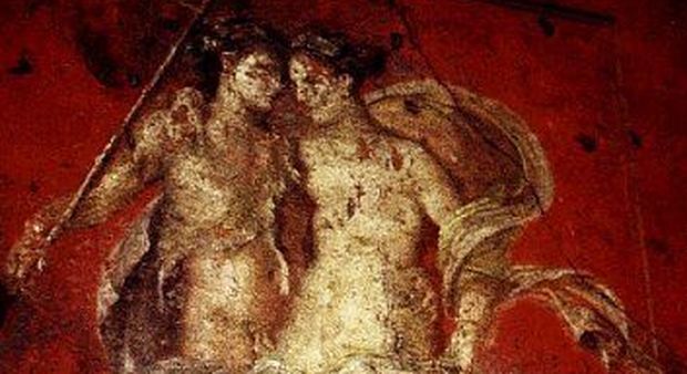 Pompei, sfregiato l'affresco di Bacco e Arianna