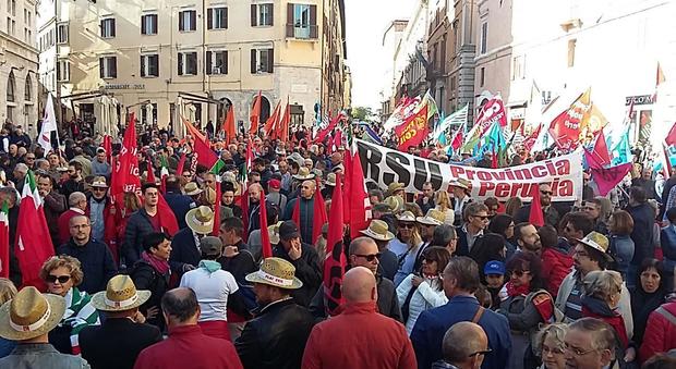 Perugina, la manifestazione in piazza Matteotti