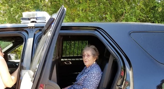 Compie 93 anni e viene arrestata dalla polizia: ecco cosa è successo