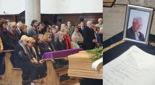 Toffolo, i funerali: Pozzetto, Carlo e Giorgio e i fiori di Boldi
