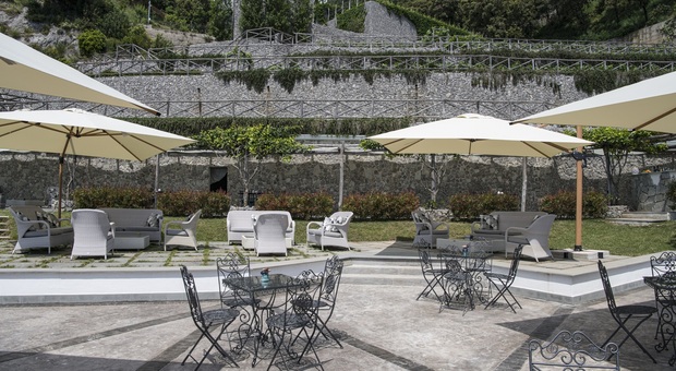 Giardini del Fuenti, beach club e ristorante: così l'ecomostro è diventato polo del lusso