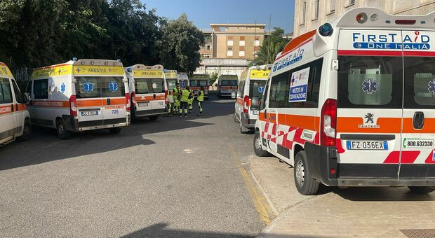 Bloccate le ambulanze a Roma, i soccorsi tardano: attese anche di 7 ore a causa del Covid e del caldo