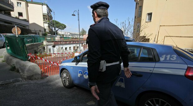 Napoli, lite condominiale a Posillipo finisce nel sangue: 49enne ferito a colpi di pistola, è caccia all'uomo