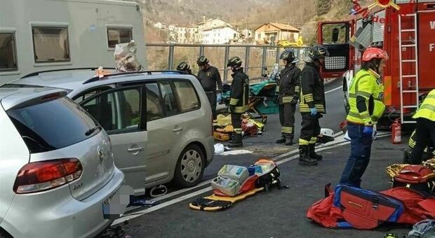 Incidente sul Fadalto, morta una bambina di 4 anni. Strada chiusa, traffico deviato sull'autostrada A27
