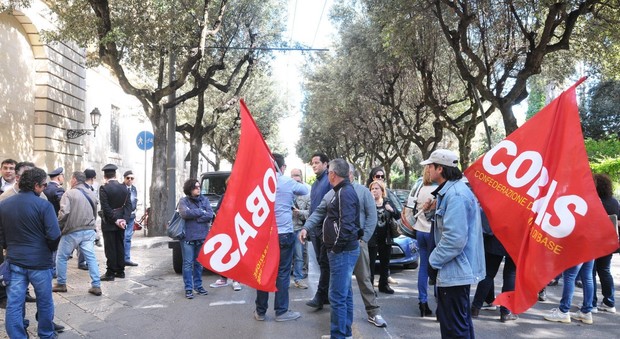 Una delle numerose proteste dei dipendenti di Alba Service