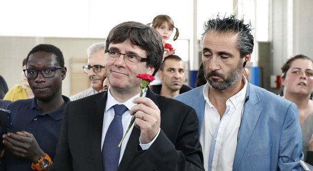 Catalogna, Rajoy e Puigdemont convocano riunioni d'urgenza