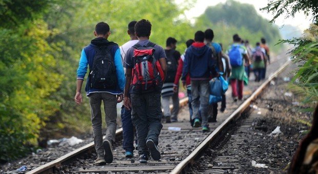 Migranti, tensione alle frontiere, Germania e altri 5 paesi attaccano la Ue: «Faccia rispettare regole»