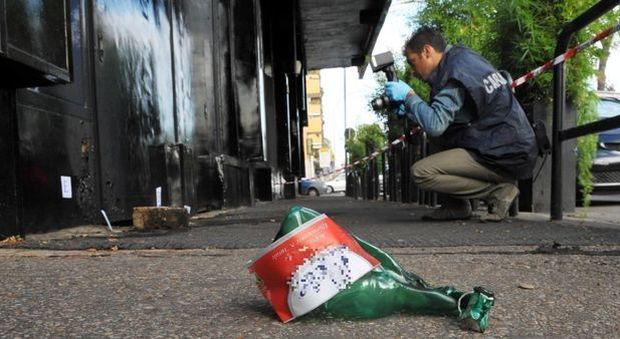 Roma, lanciò molotov dentro la discoteca Qube, denunciato un vicino: «Non sopportavo la musica alta»