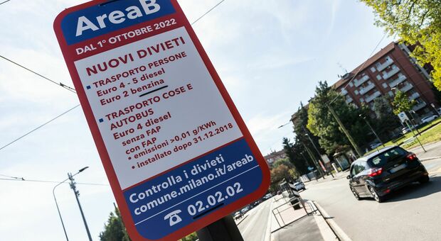 Milano, per Area B e C nuove regole, rincari e polemiche