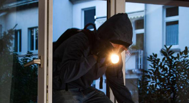 Resta alto l'allarme per i furti nelle case