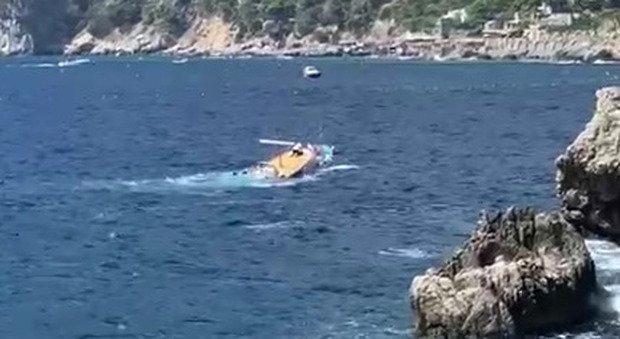 Capri, motoscafo affonda nella baia di Marina Piccola