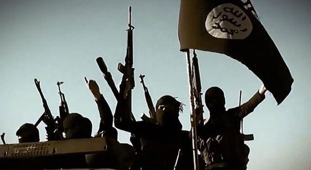 Isis, allarme in Sicilia: terroristi nascosti tra migranti, la Procura apre un'inchiesta