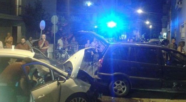 Porto Sant'Elpidio, schianto all'incrocio Due feriti e danni a quattro auto