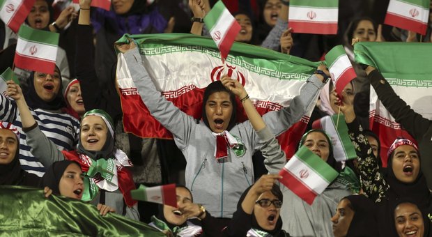 Calcio, Iran: 100 donne allo stadio per vedere una gara della nazionale dopo 40 anni