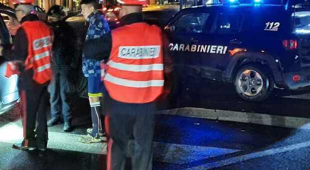 Fabrica di Roma, ladri in fuga inseguiti dai carabinieri: ritrovata l'auto, ricerche in corso