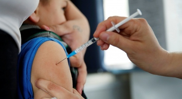 Caos vaccini, le aule resteranno chiuse per i bambini senza profilassi