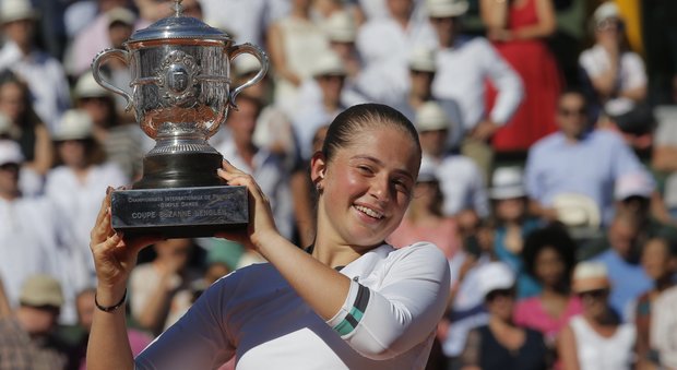 Ostapenko regina del Roland Garros: sconfitta Halep in tre set