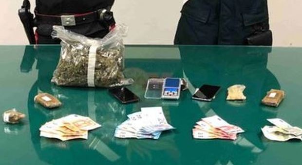Ancona, due ragazzini trovati carichi di hashish e marjuana nel parco: arrestati