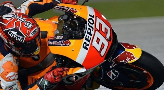 Marc Marquez in sella alla nuova Honda sulla pista di Losail in Qatar