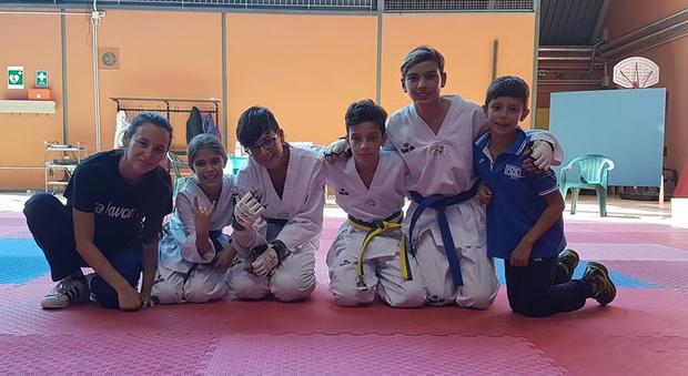 Gli allievi della Scuola Sirignano di Taekwondo di Marina di Minturno