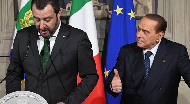 Berlusconi show al Quirinale: cede la scena a Salvini ma poi lancia un fendente contro Di Maio /Guarda il video