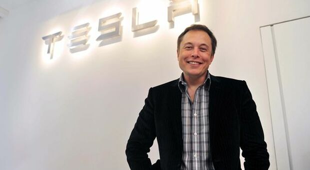 Tesla, Musk vende altre azioni per oltre 960 milioni di dollari