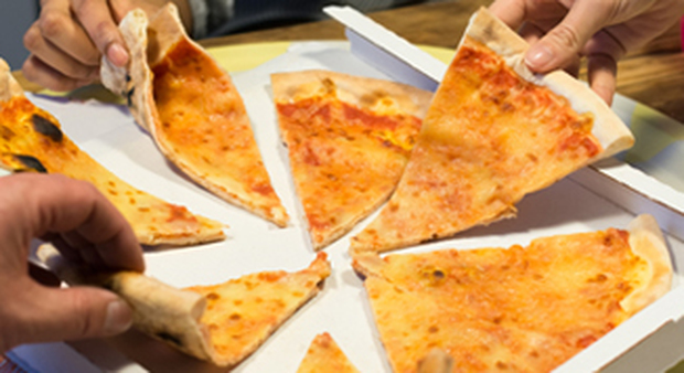 Consegne a domicilio, a Roma spopolano pizza e ristoranti cinesi: la classifica di Just Eat