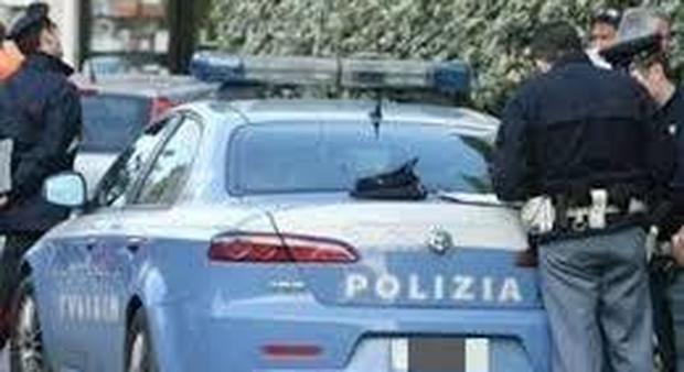 Roma, svaligiano la posta e speronano la polizia: arrestati dopo inseguimento