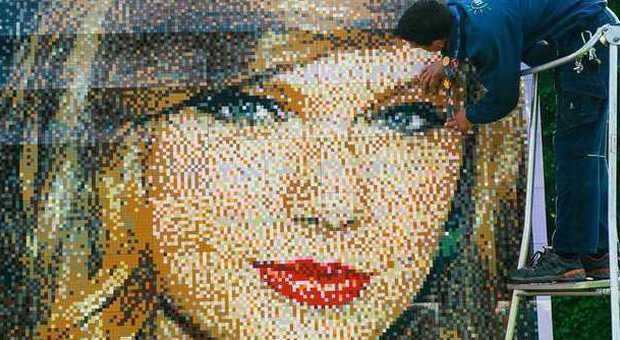 Taylor Swift, per il suo ritratto oltre 40mila mattoncini di Lego