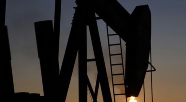 Petrolio, prezzi ancora in calo: il barile scende sotto i 28 dollari