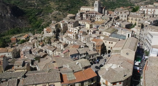 Petralia Sottana, il borgo in provincia di Palermo di cui entrambi i coniugi coinvolti nell'incidente erano originari