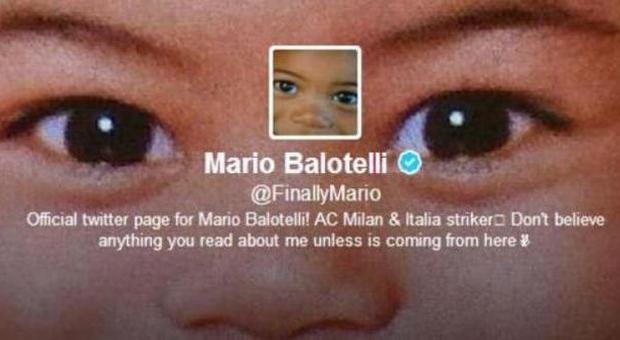 L'immagine del profilo Twitter di Balotelli con Pia