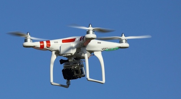 Un drone per sorvegliare la città dall'alto. E c'è anche una supercar