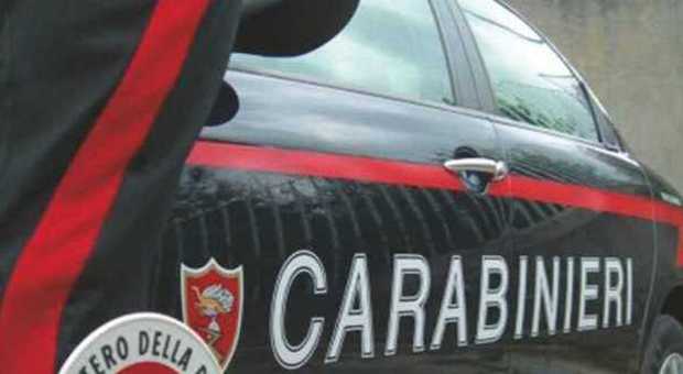 Arrivano i carabinieri e fanno sparire 80mila euro: scoperti