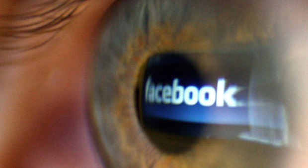 Facebook apre le dirette video a tutti, Periscope trema