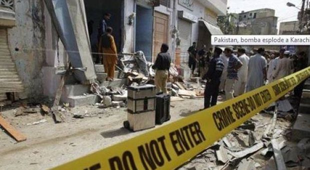 Pakistan, esplosione vicino moschea a Karachi, 4 morti e 20 feriti