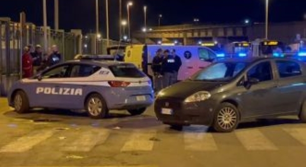 Taranto, morto a 19 anni all'ingresso del porto: il cadavere al terminal bus, è un mistero