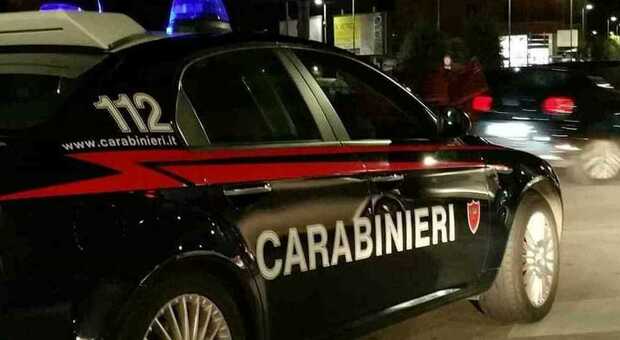 Carabinieri sventano una rissa in discoteca, due dei coinvolti: «Ci date un passaggio a casa?». Arrestati