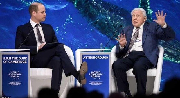 Il principe William al Forum di Davos con la scarpa bucata