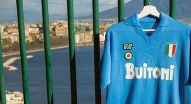 Napoli, torna la storica maglia NR: va a ruba la scudettata di Maradona