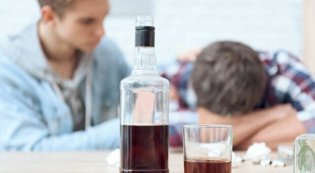 Abuso di alcol già a 11 anni, danni precoci al fegato