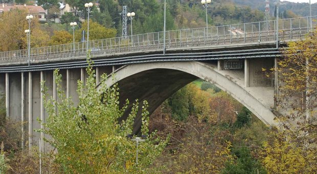 Ascoli, sorveglianza su 300 ponti Prove di carico sull'Ascoli-Mare