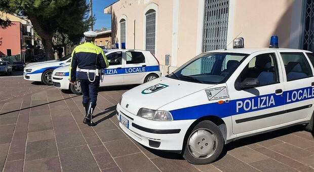Danneggia auto in sosta e fugge: scoperto dai vigili urbani di Porto Sant'Elpidio